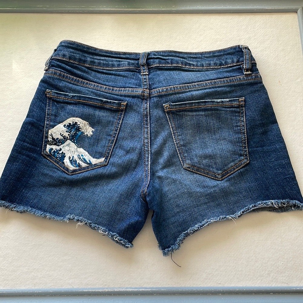 Sexy summer shorts Wave Custom Painted Shorts size 2 EUC
